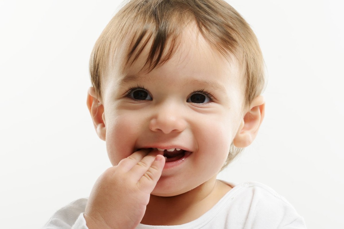 Como lidar com incômodos dos primeiros dentinhos?