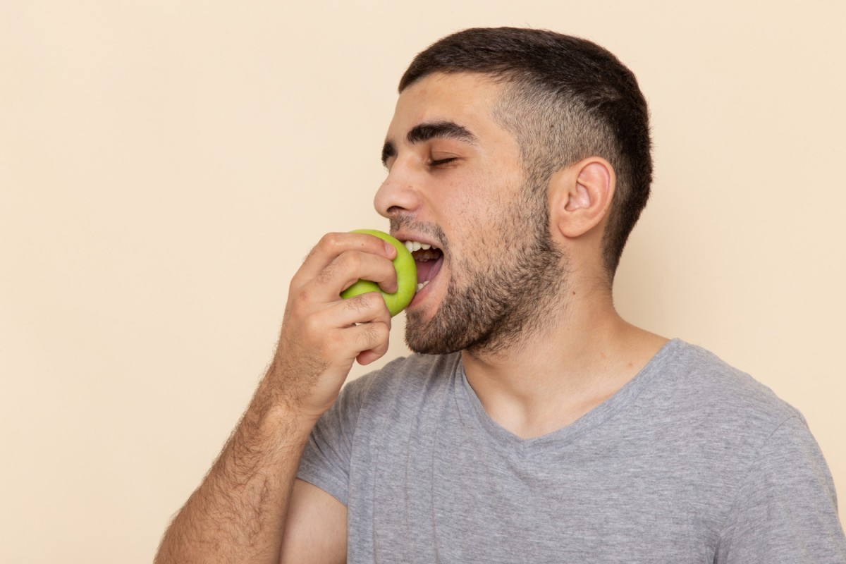 Mastigação Inadequada: Como Ela Pode Causar Problemas Digestivos, Estéticos e Emocionais