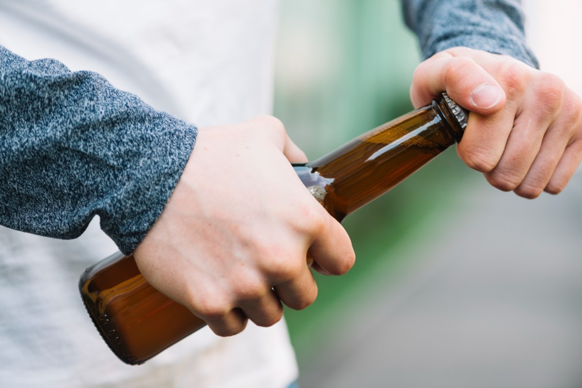 Álcool em excesso pode causar lesões cerebrais e aumentar risco de demência, revela estudo da USP