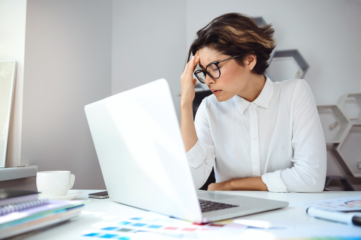 Crise dos 30: como redes sociais e dívidas aumentam ansiedade e depressão