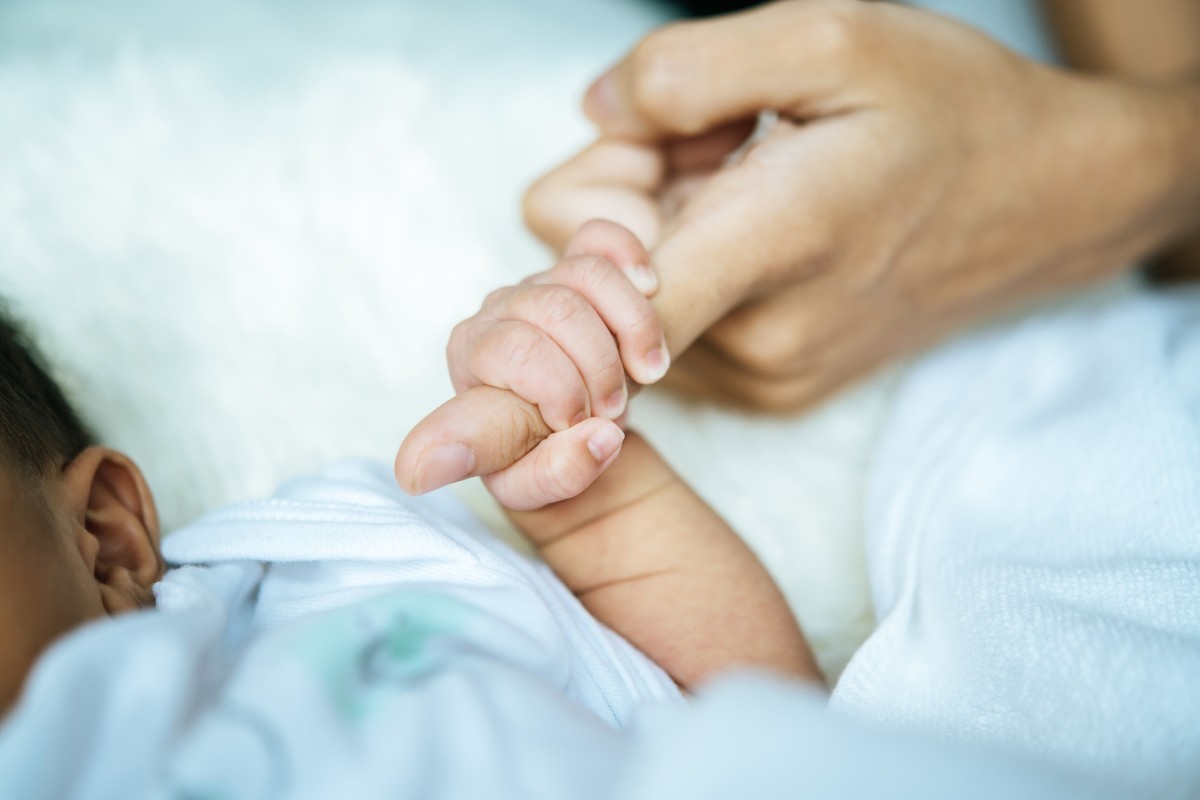 Vai Visitar um Recém-Nascido? Descubra os Cuidados Essenciais para Proteger o Bebê