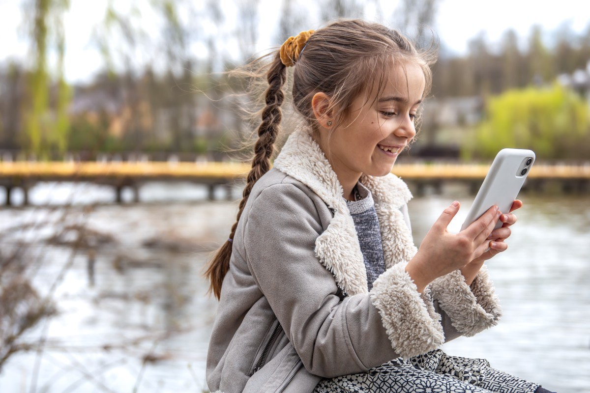 Volta às Aulas: Proibição de Celulares em Escolas Busca Reduzir Dependência de Telas nas Crianç