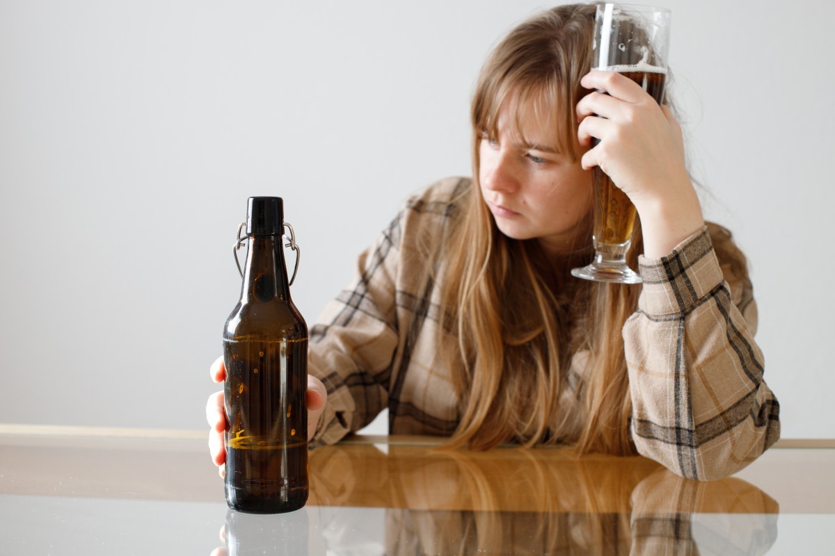 Álcool no Fim de Semana: Consumo Excessivo Tão Prejudicial Quanto o Diário, Alerta Especialista