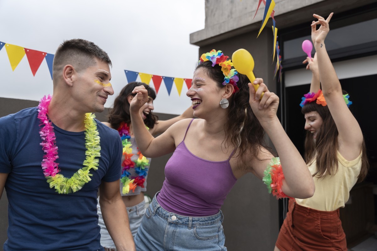 Carnaval sem Dor: Dicas para Proteger a Coluna e os Pés Durante a Folia