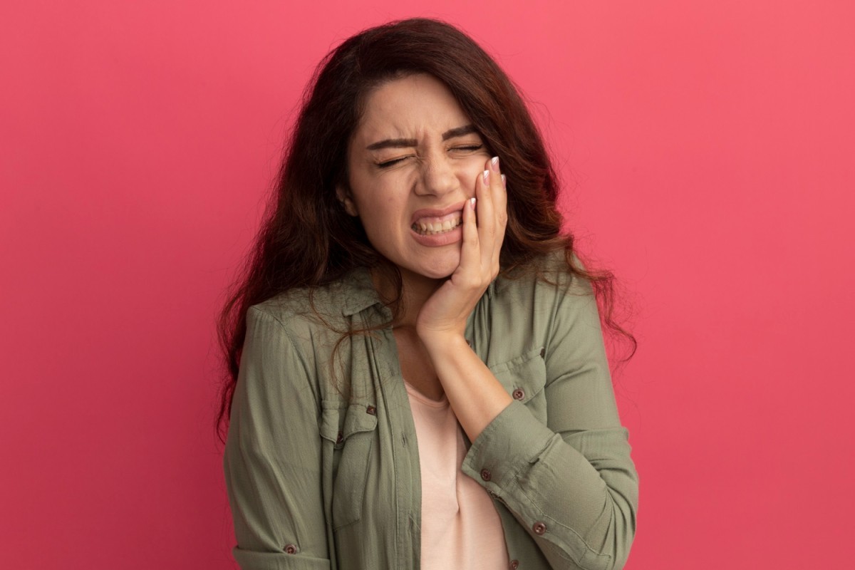 Abscesso Dentário e Periodontal: Sintomas, Causas e Riscos das Infecções Orais